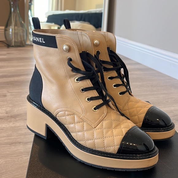 Chanel Boots Collection Fall - Winter 2021 - Picture 2 of 7